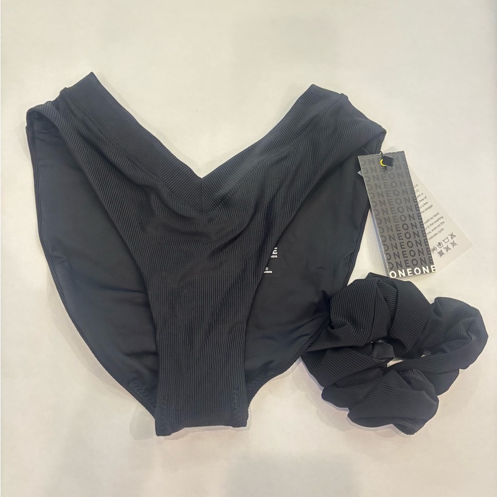 OneOne Swim Jesse Bottom Black with Scrunchie size XS